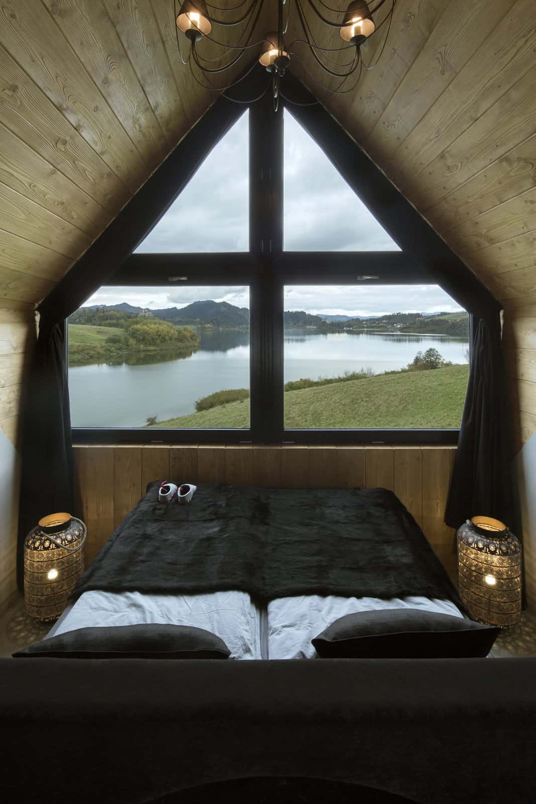 mountain-cottage-bedroom