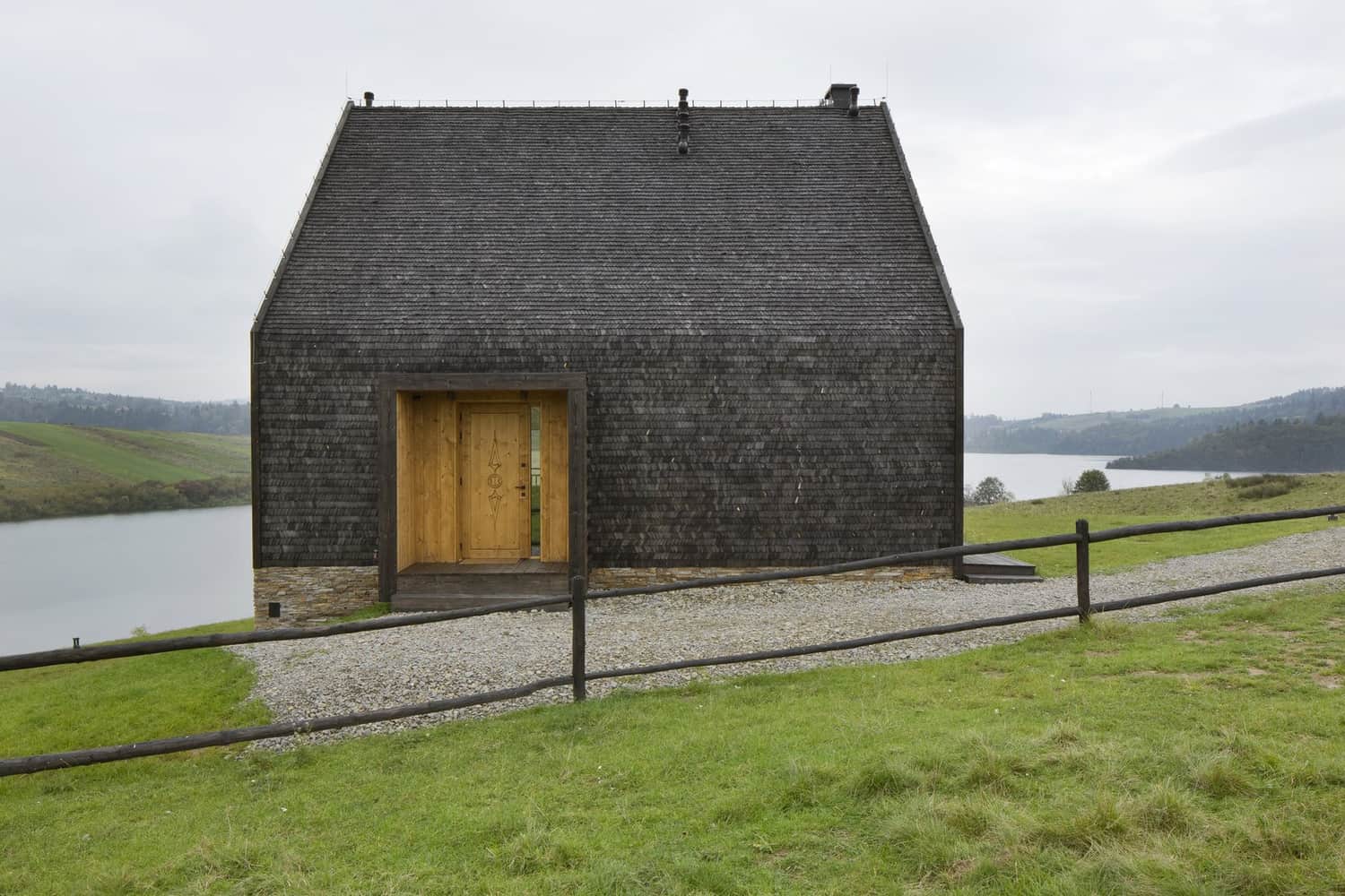 rustic-mountain-cabin-exterior