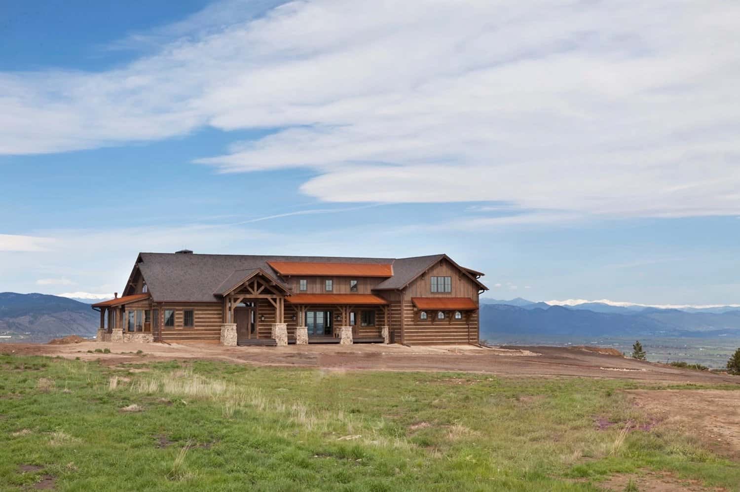 mountain-farmhouse-style-home-exterior