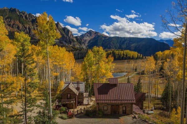 featured posts image for Tour this striking rustic ranch retreat in the beautiful mountains of Telluride