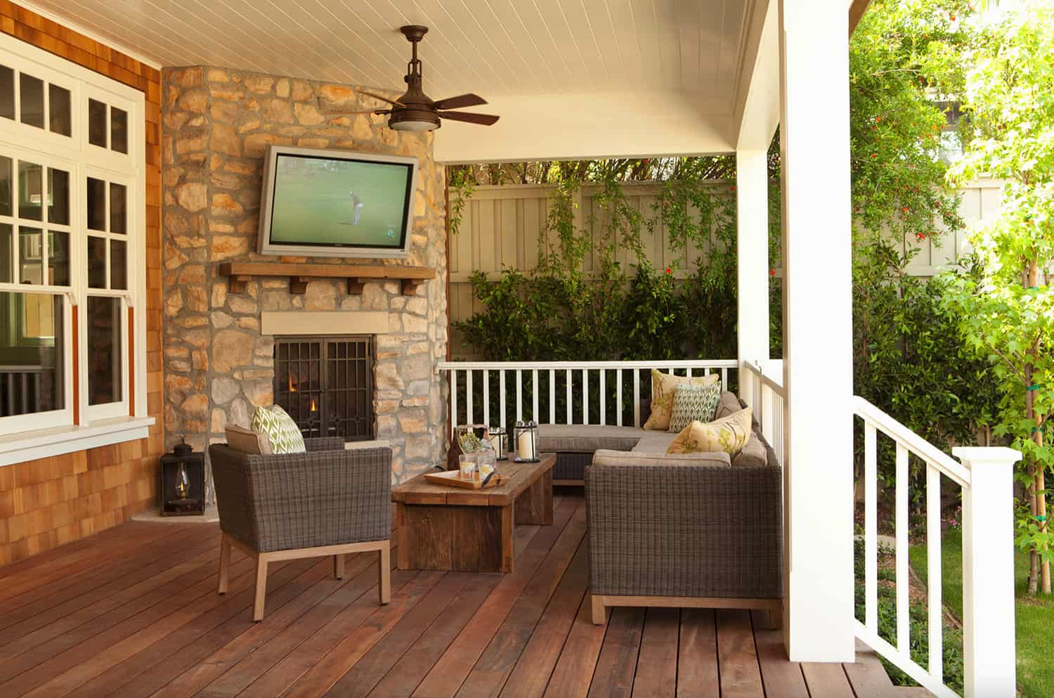 sustainable-home-beach-style-porch