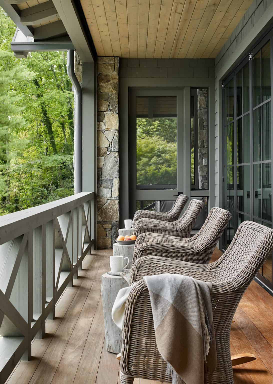 contemporary-lake-house-balcony