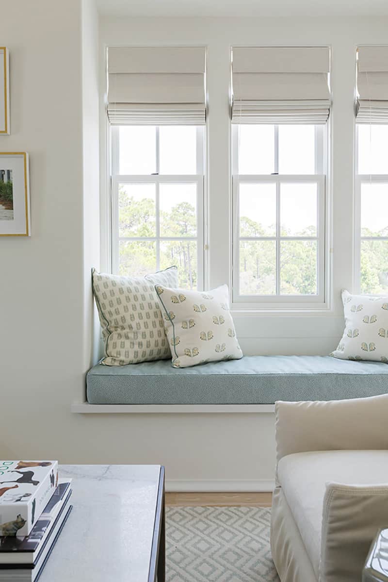 modern-beach-style-family-room-window-seat