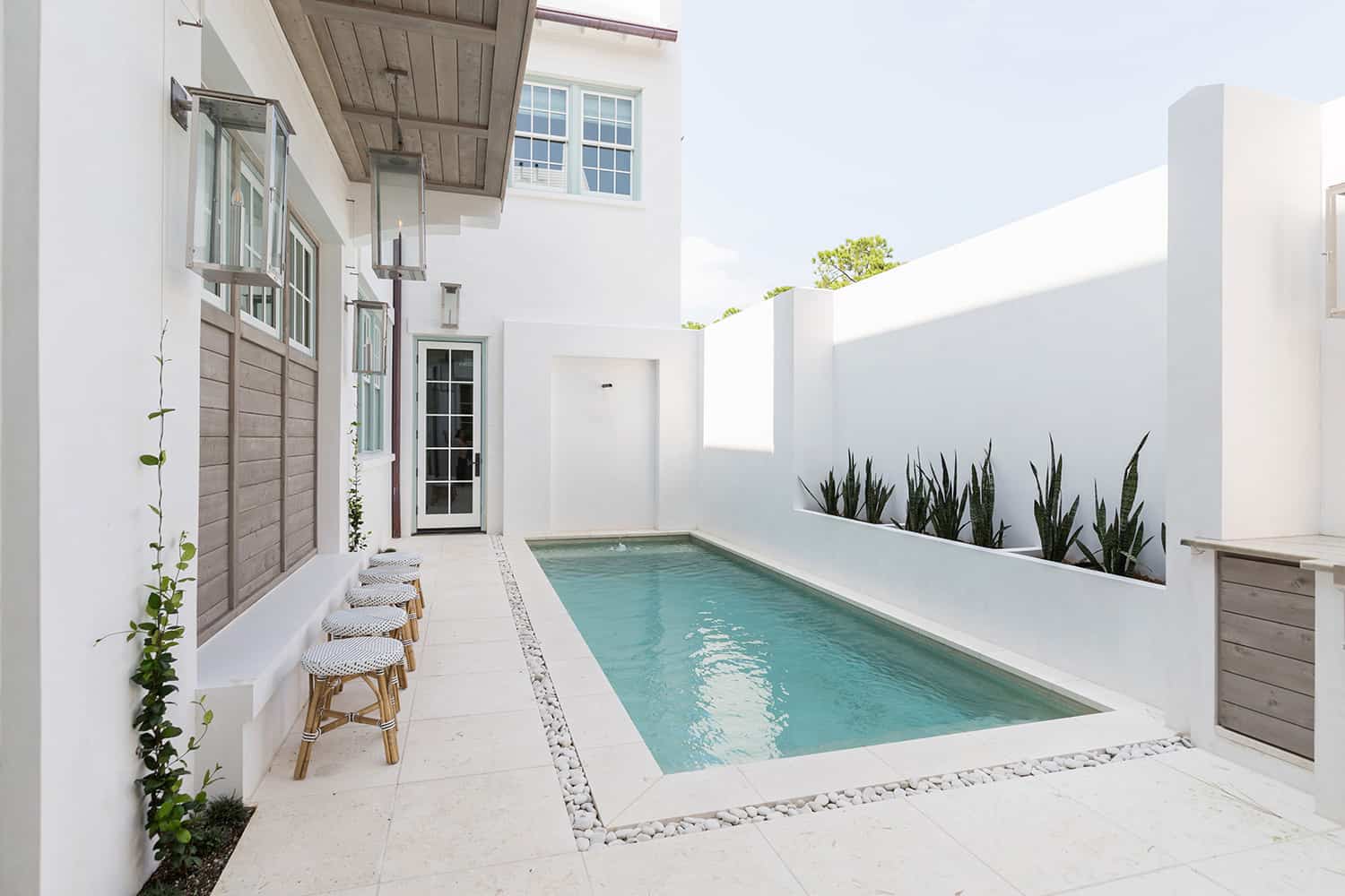 modern-beach-house-pool