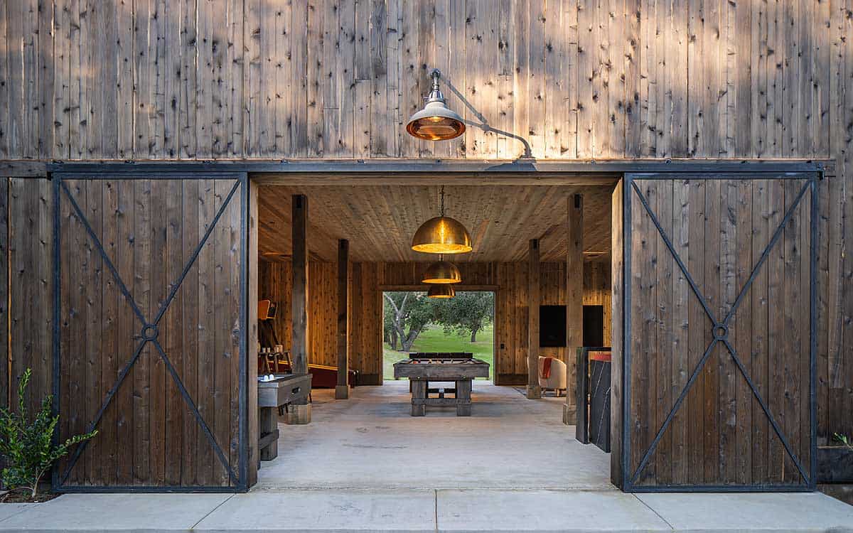 modern-entertainment-barn-entry