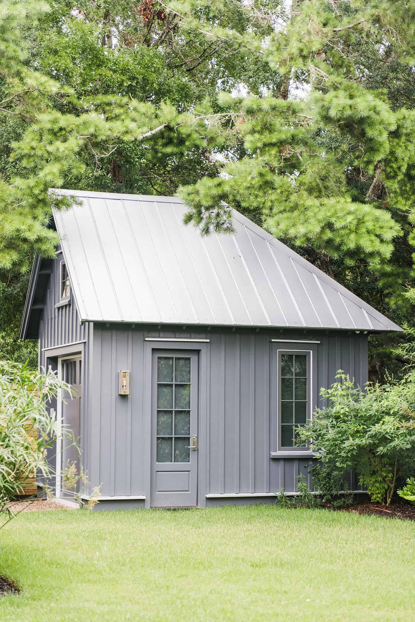 modern-farmhouse-exterior-shed