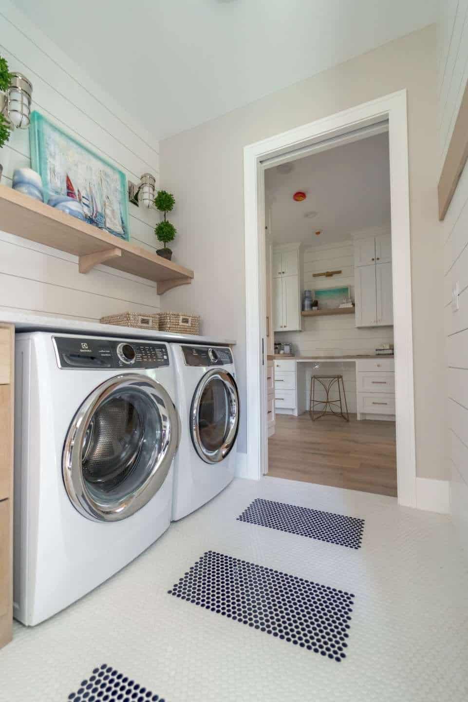 beach-style-laundry-room