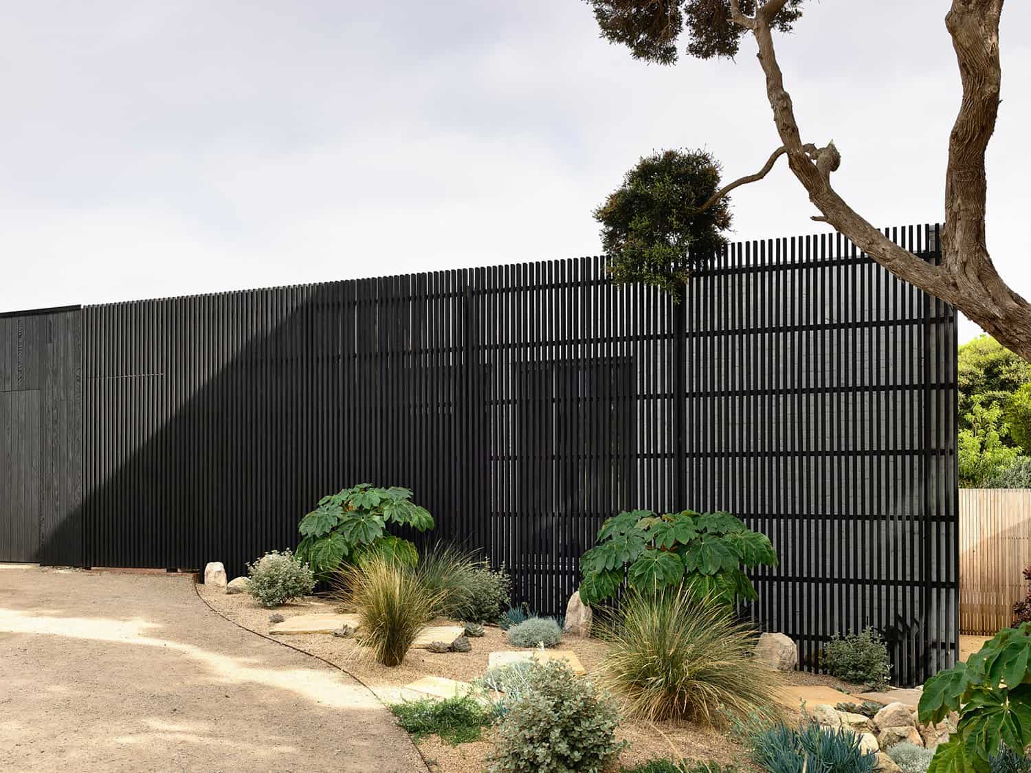 contemporary-home-exterior-with-a-black-timber-screen