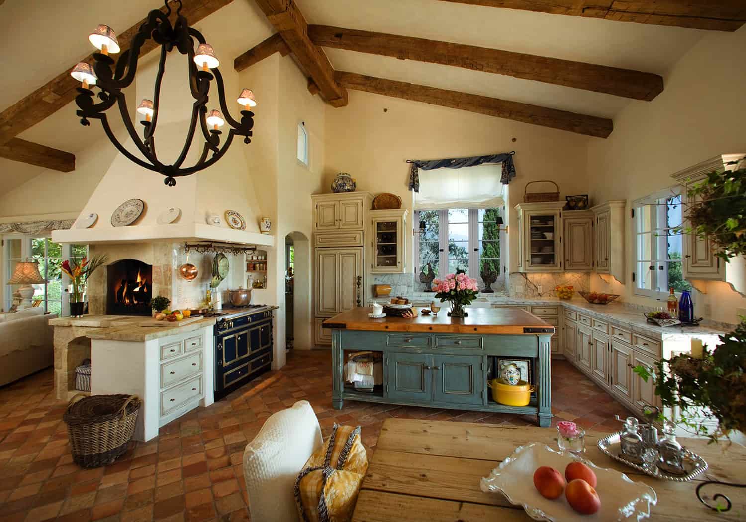 tuscan-farmhouse-mediterranean-kitchen