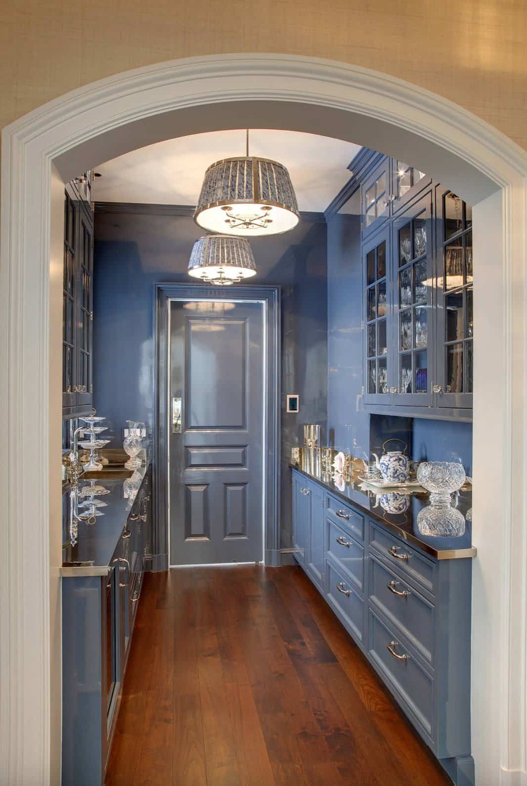 traditional-kitchen-pantry