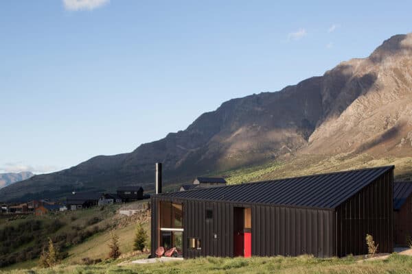 featured posts image for A modern shelter in the dramatic mountainous landscape of New Zealand