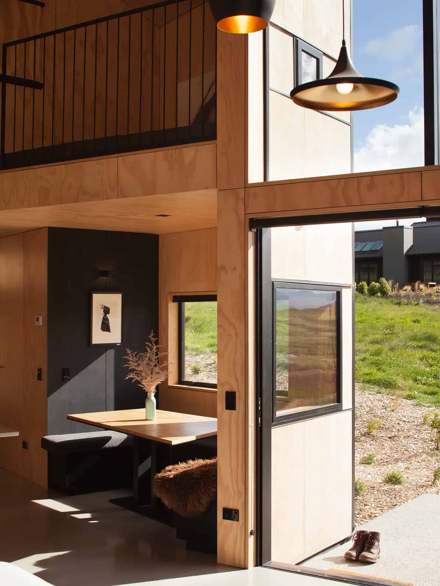 modern-cabin-dining-nook