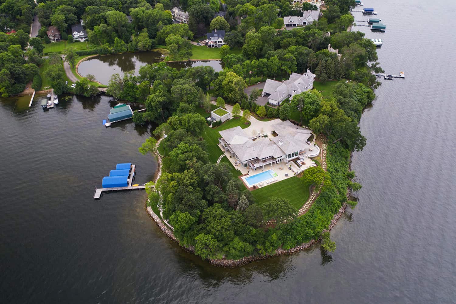 contemporary-lake-house-exterior-aerial-view