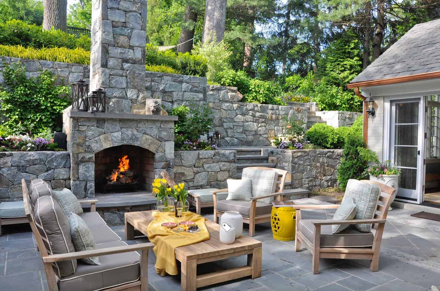 21 Outdoor Fireplace Ideas For A Cozy And Inviting Backyard