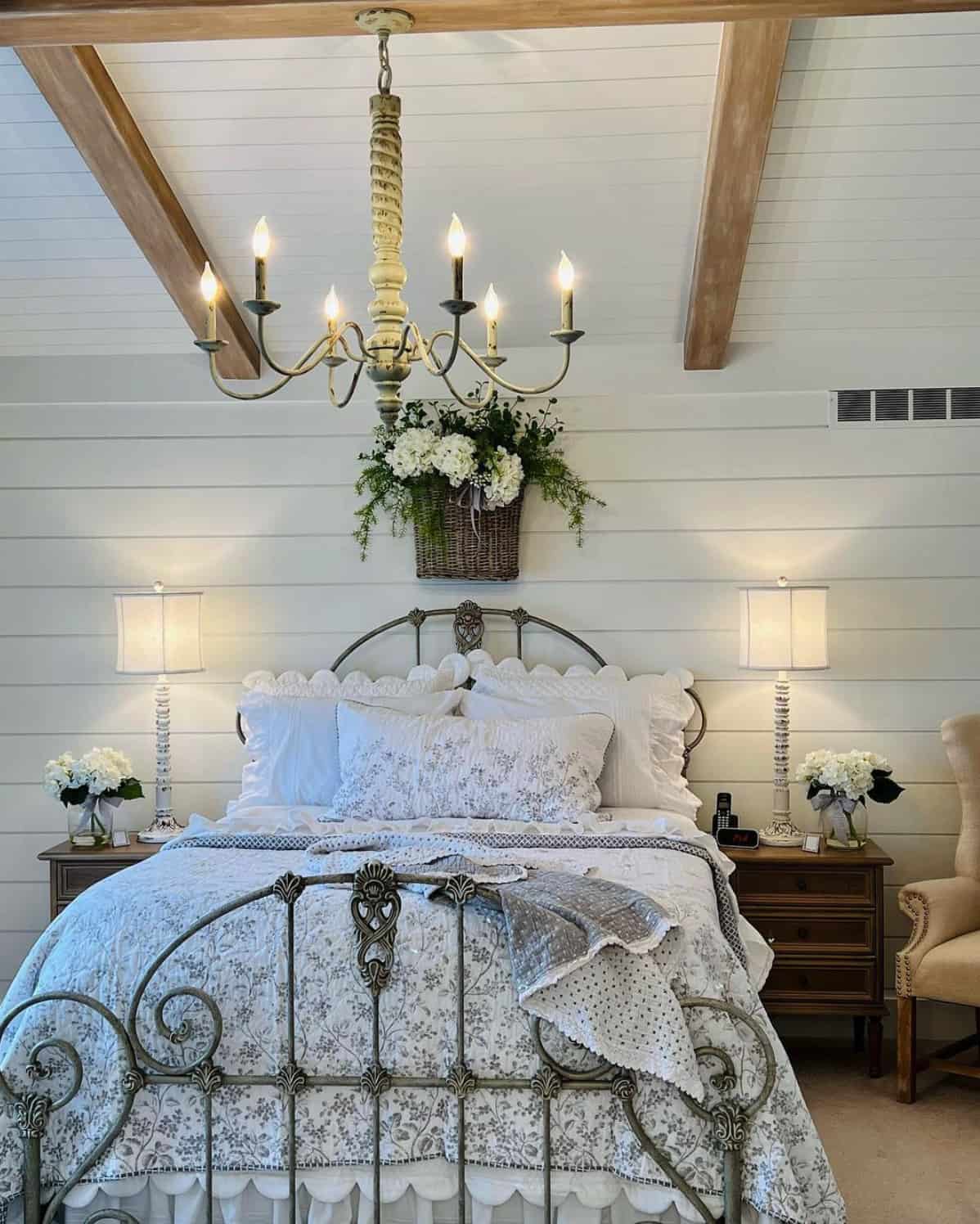 charming-summer-inspired-bedroom