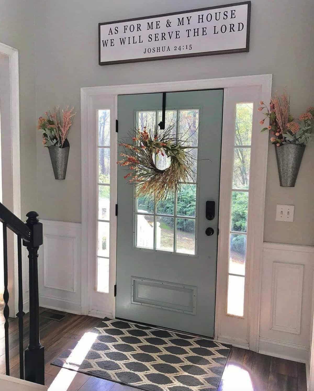 welcoming-farmhouse-entryway