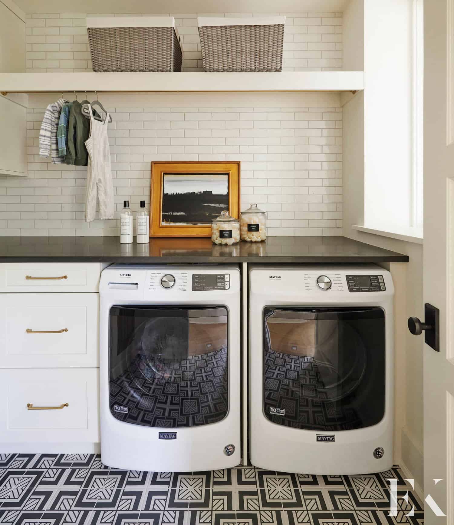 modern-farmhouse-laundry-room