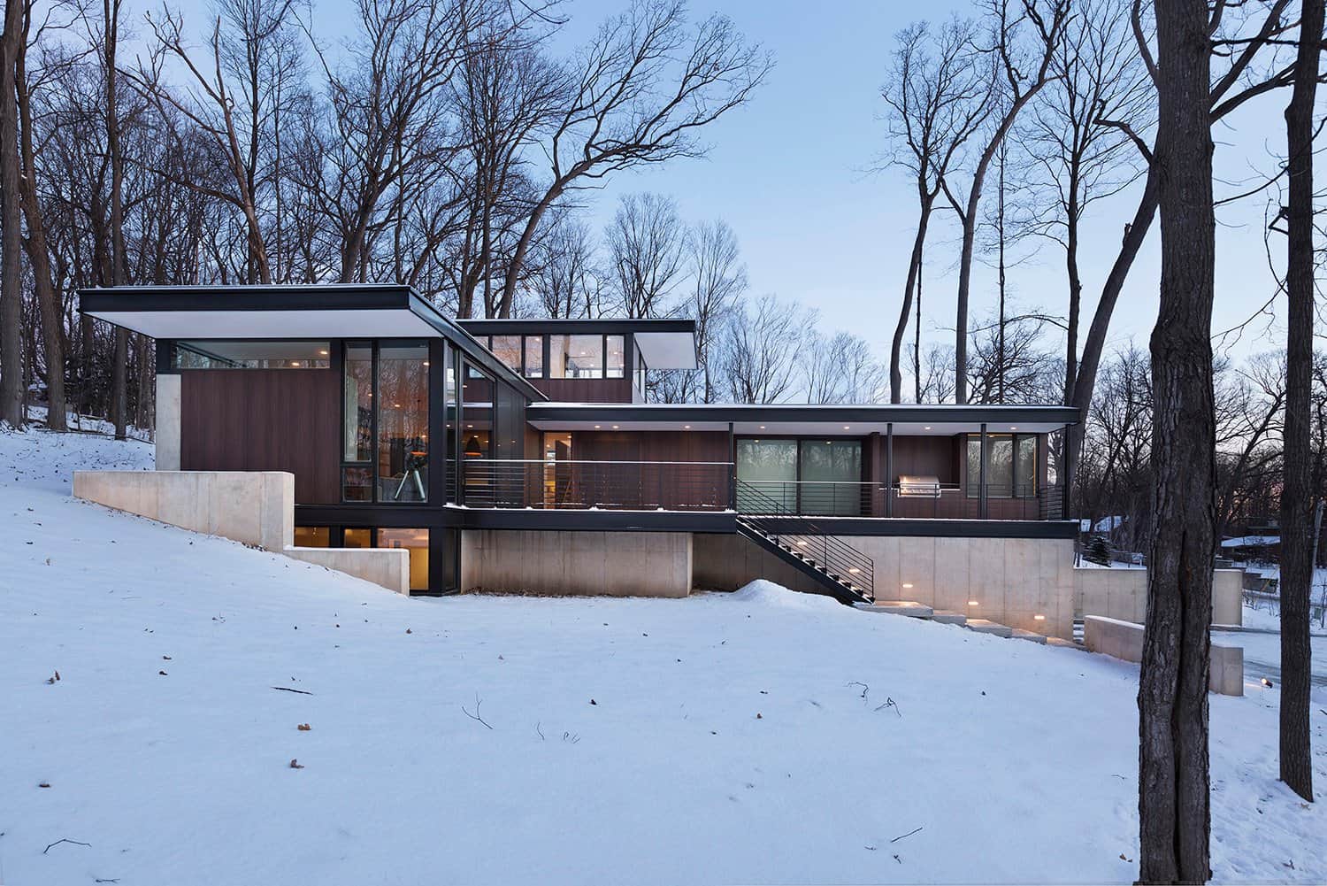 modern-home-exterior-dusk-with-snow