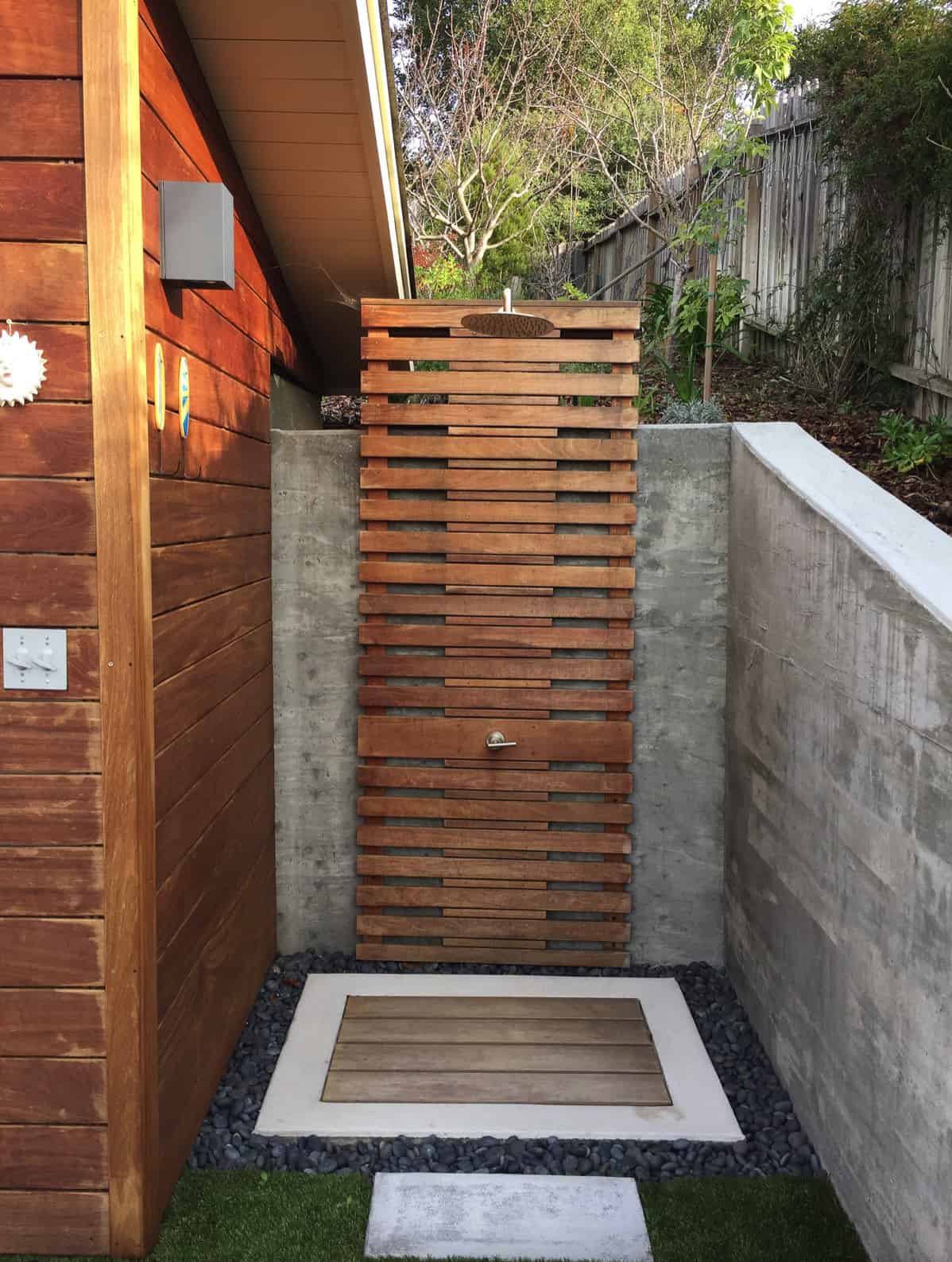 outdoor-shower-with-cedar