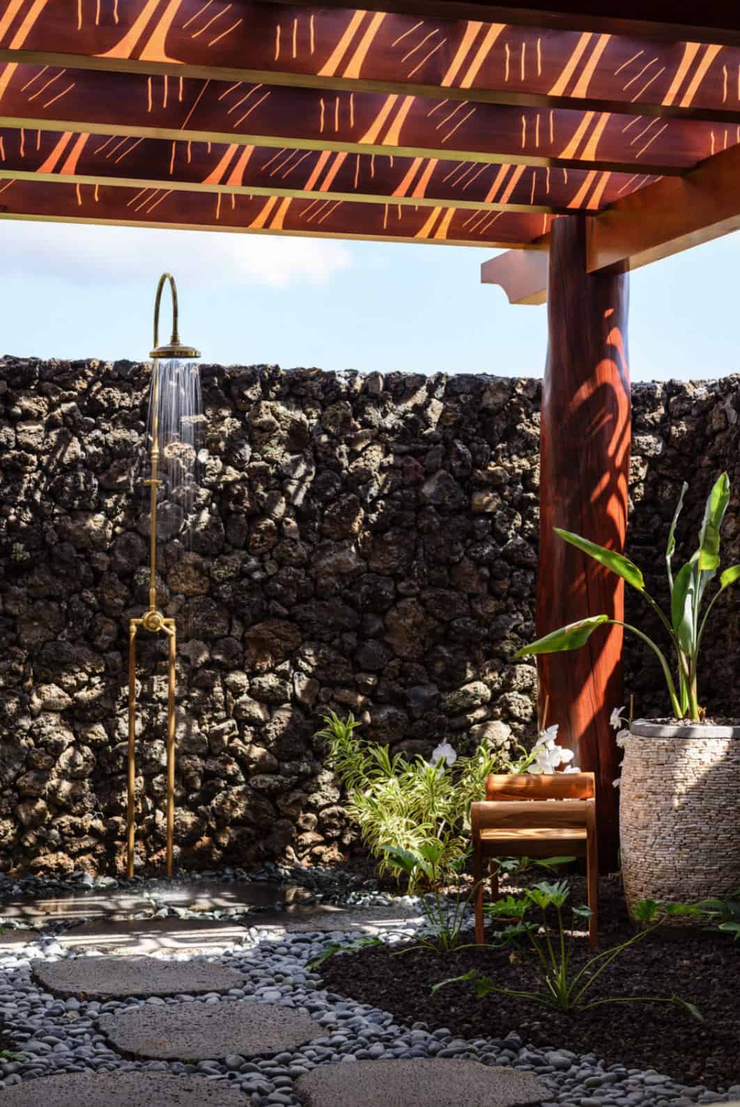 outdoor-shower-in-hawaii-with-lava-stone-wall