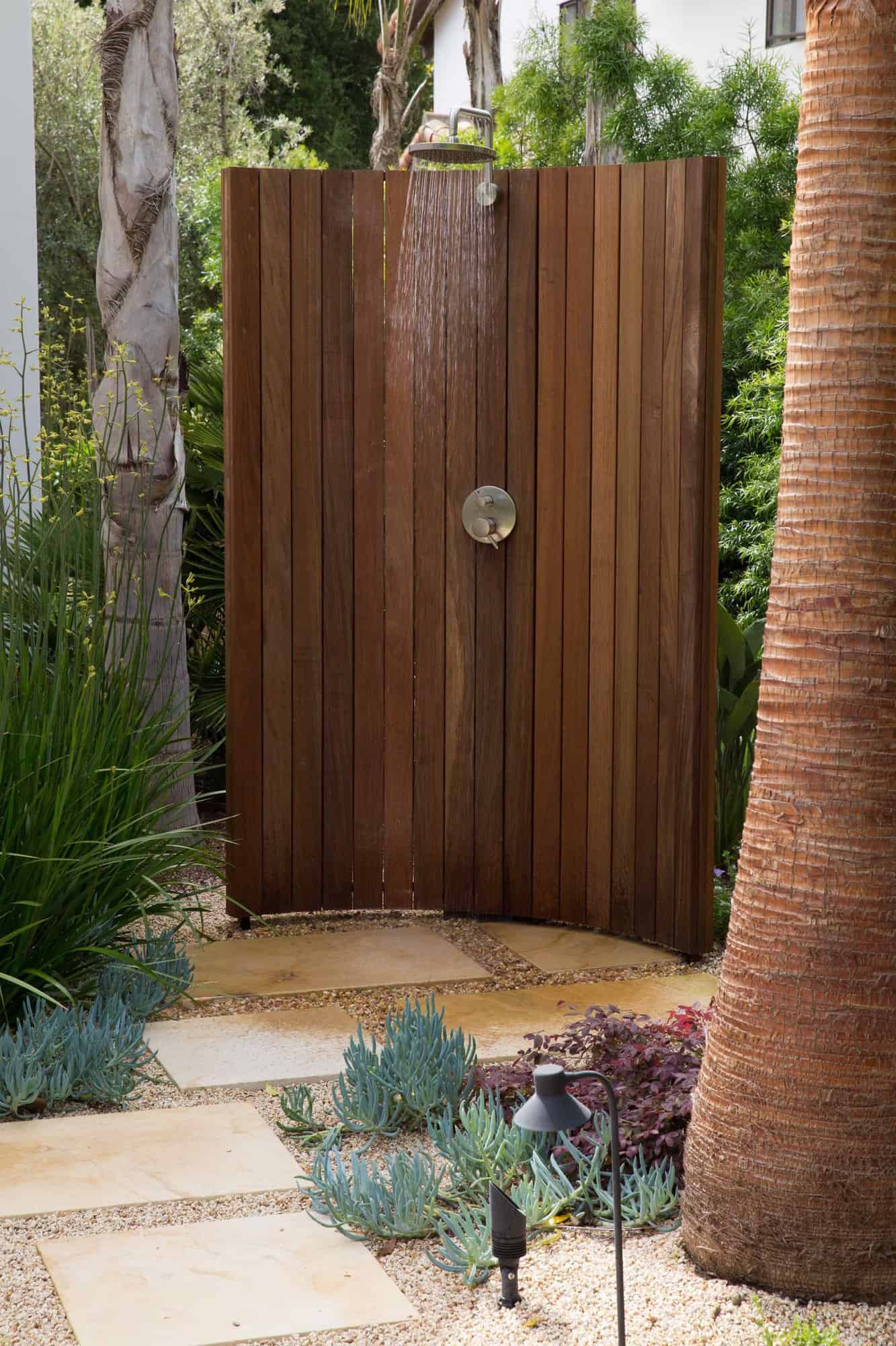 outdoor-shower-with-curved-cedar-wall-palo-alto-california