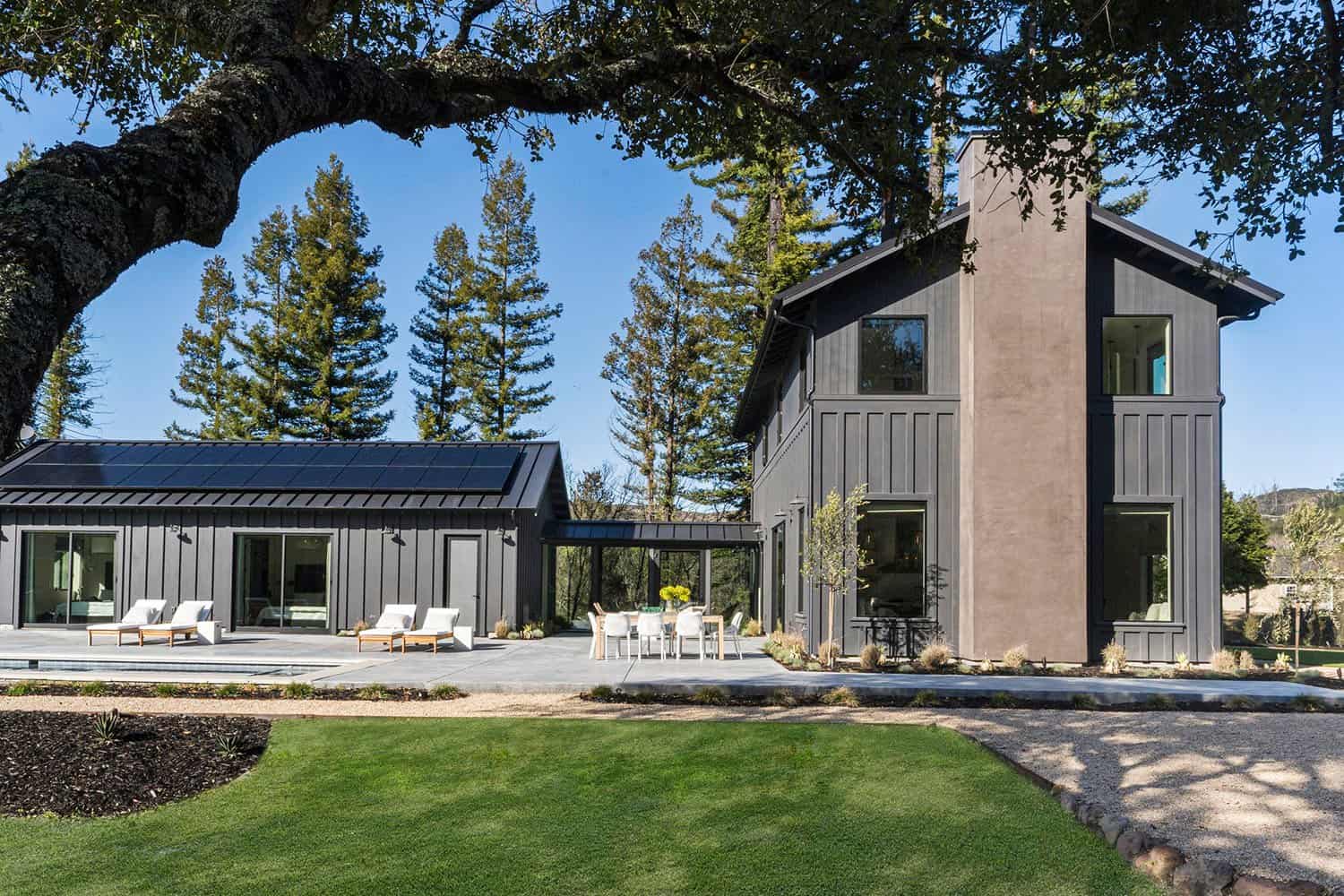 modern-farmhouse-retreat-exterior