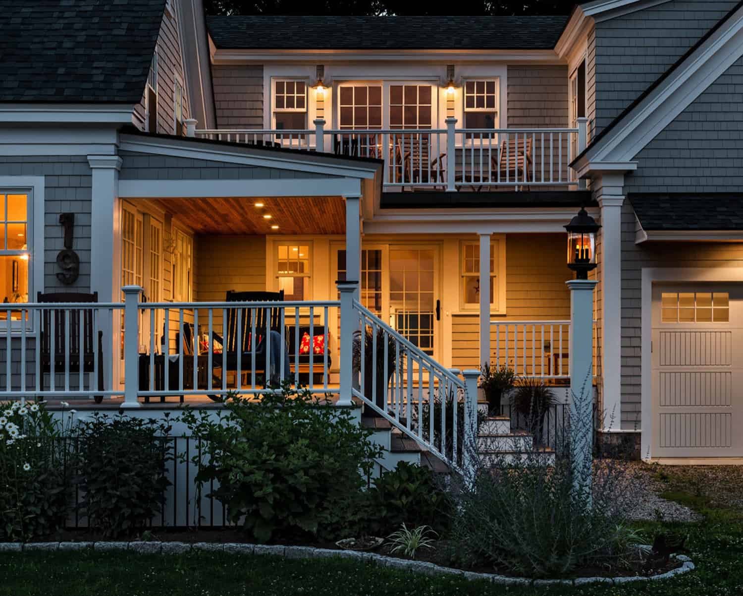 traditional-home-porch-dusk