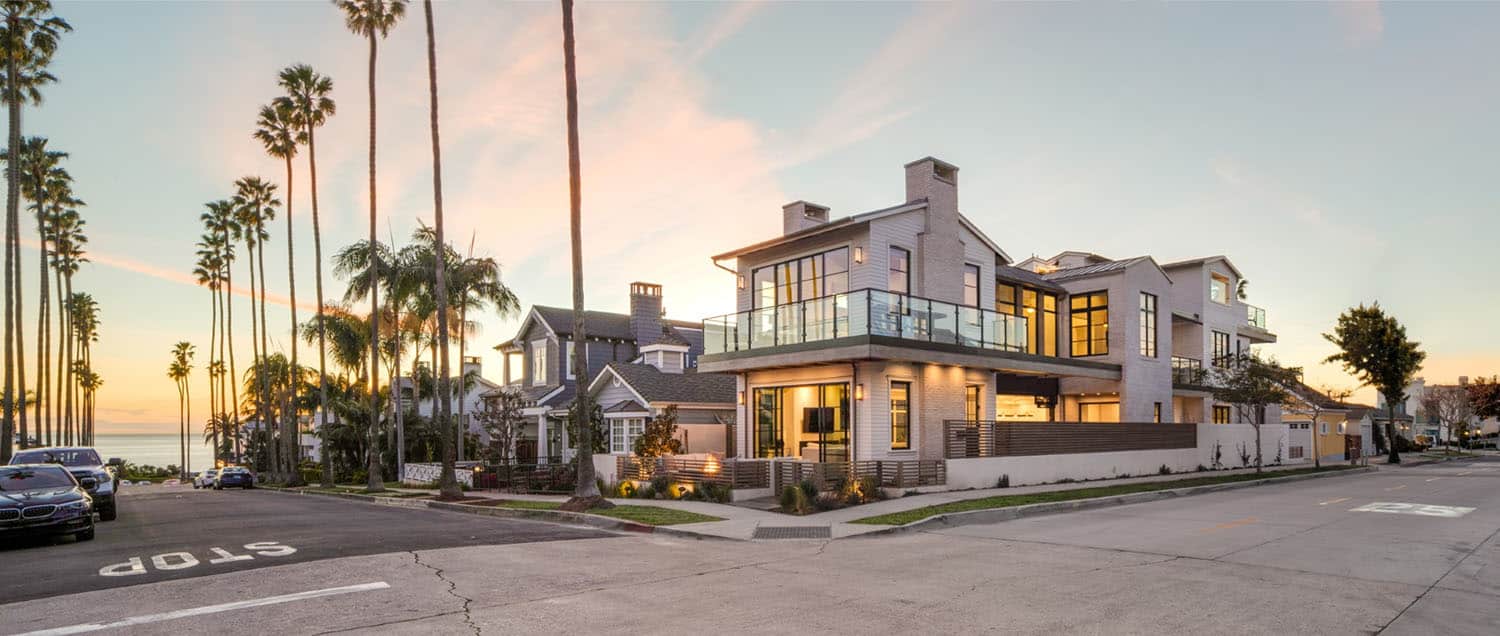 contemporary-beach-house-exterior-dusk