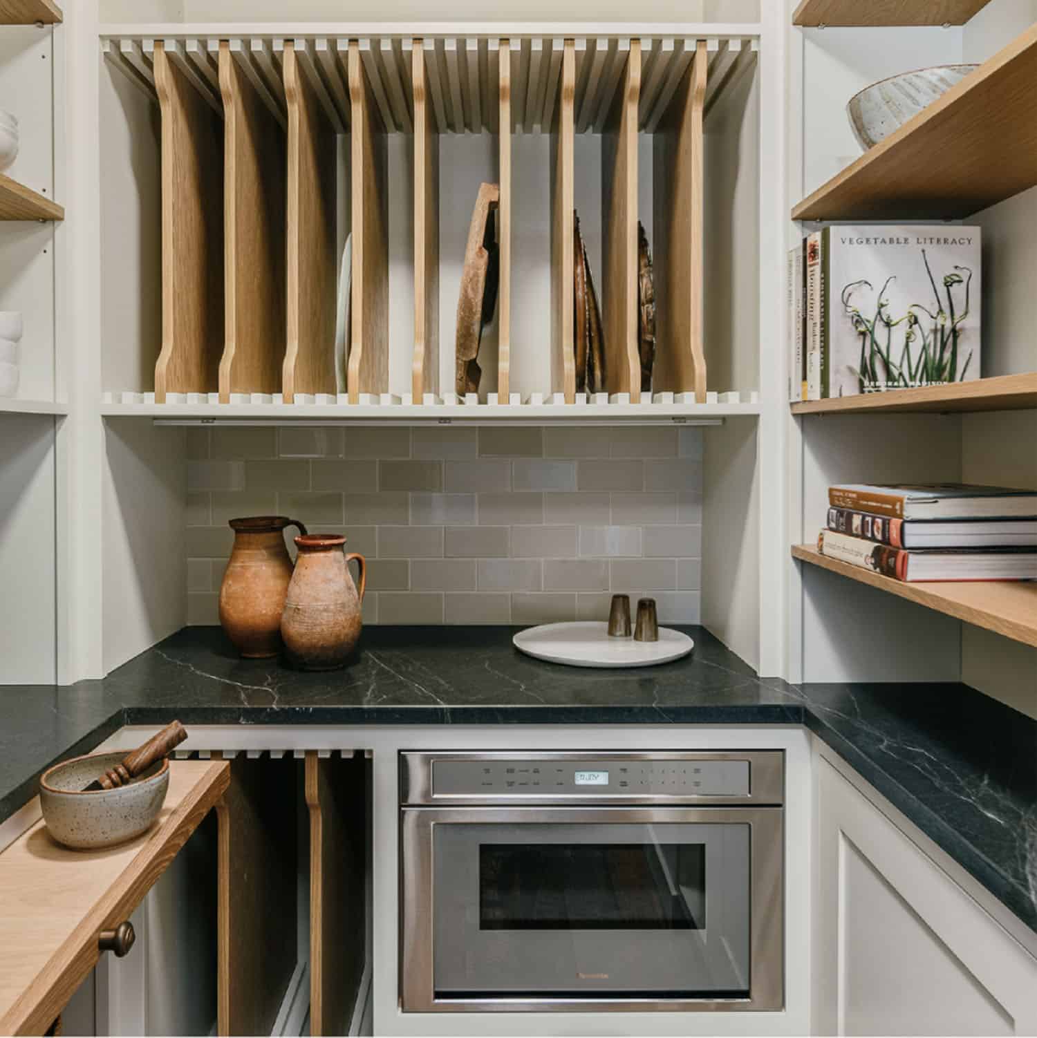 traditional-kitchen-walk-in-pantry