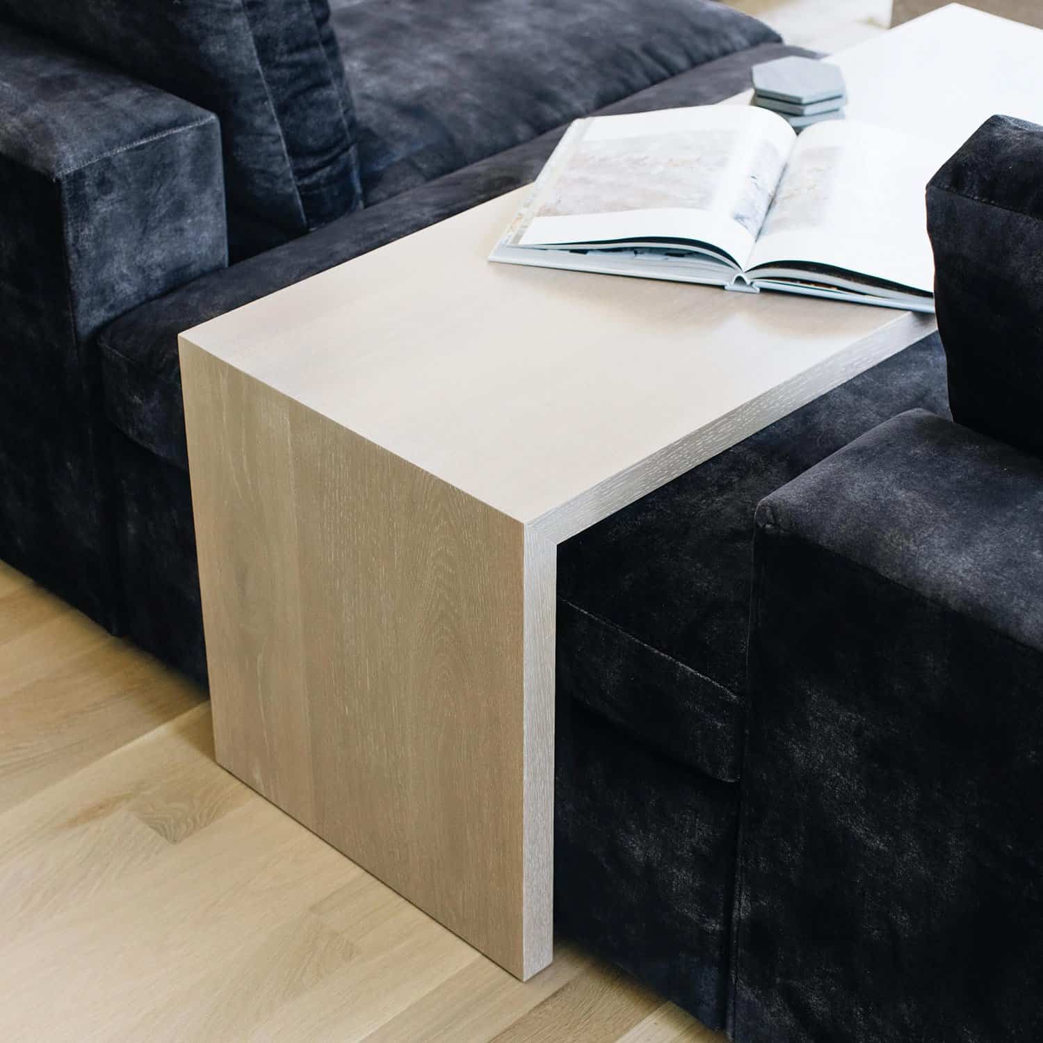 modern-casual-living-room-furniture-detail