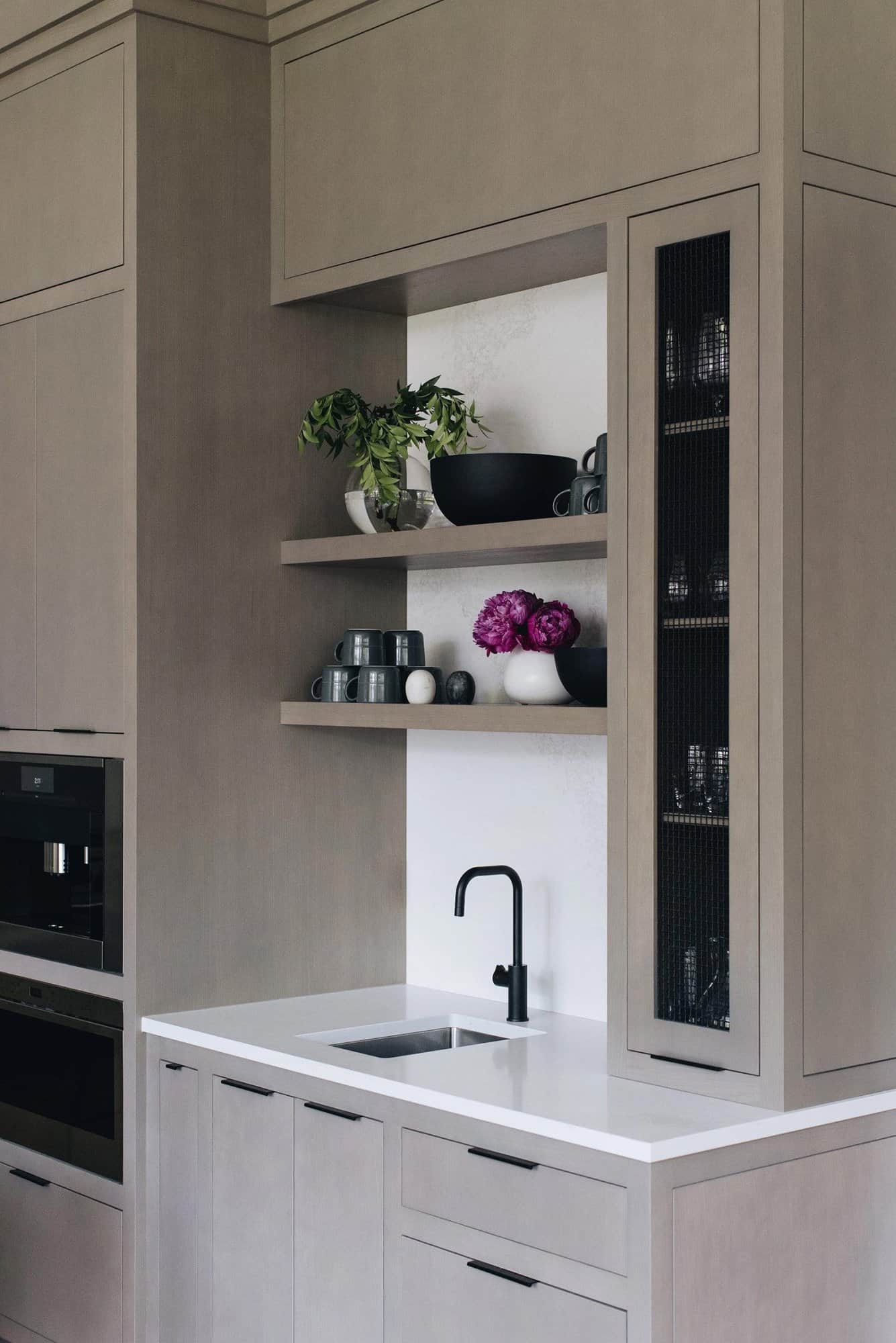 modern-casual-kitchen-pantry