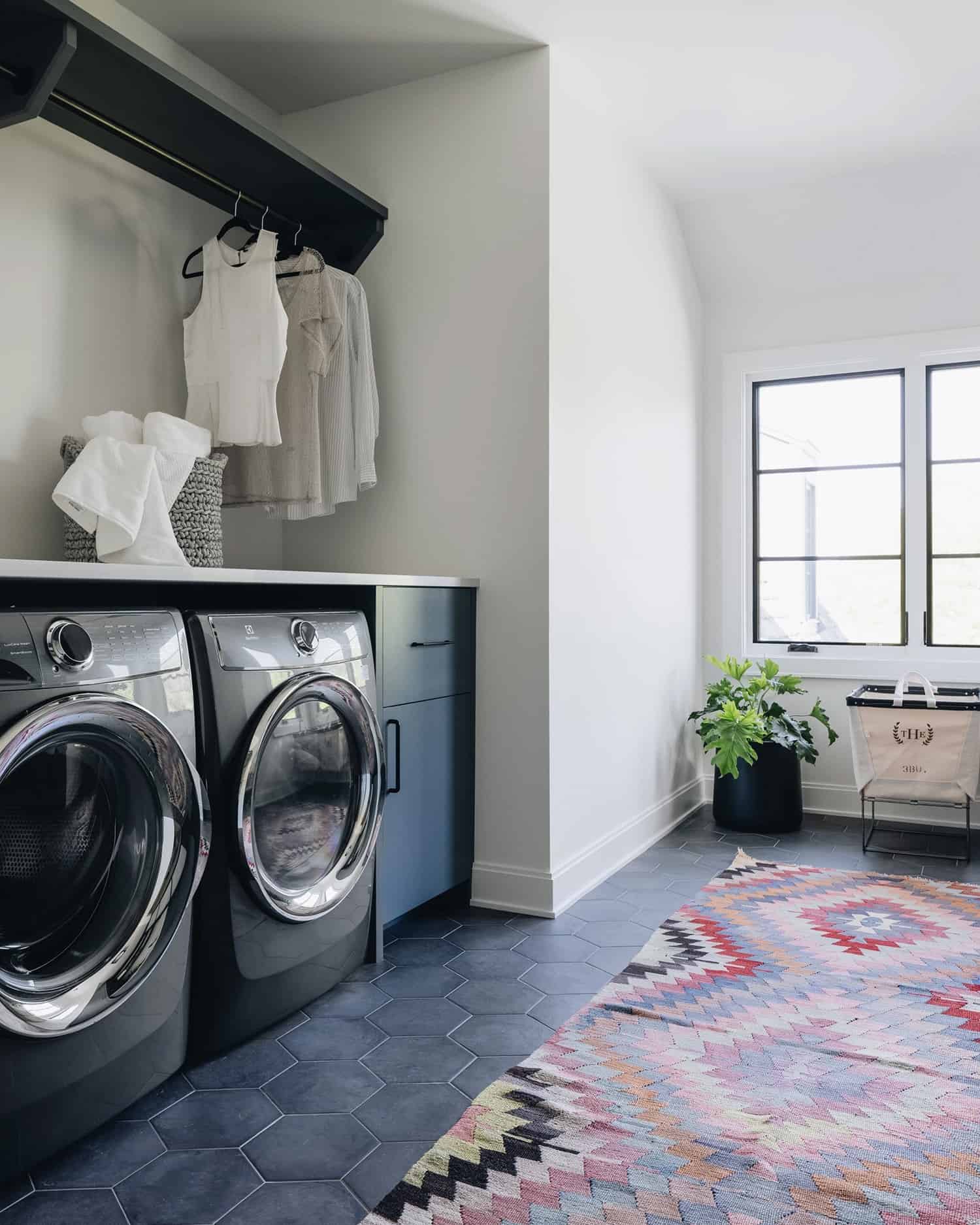modern-casual-laundry-room