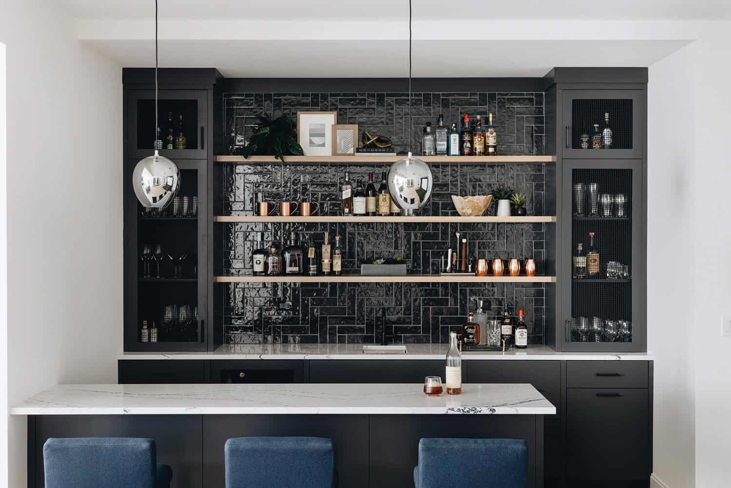 modern-casual-home-bar