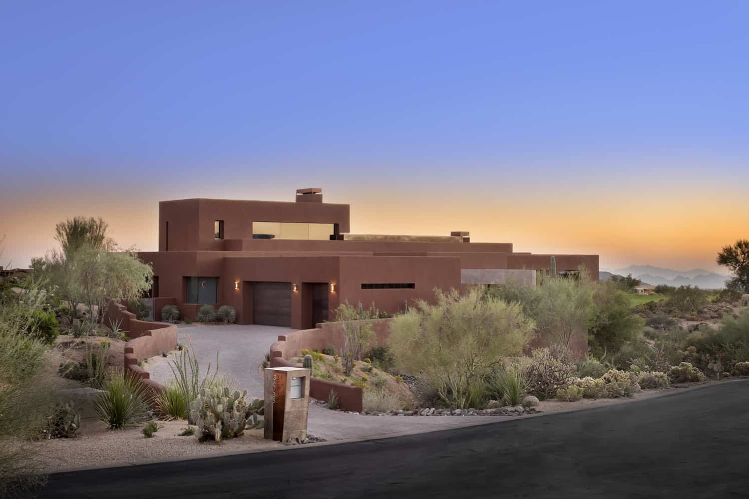 modern-desert-home-exterior-dusk