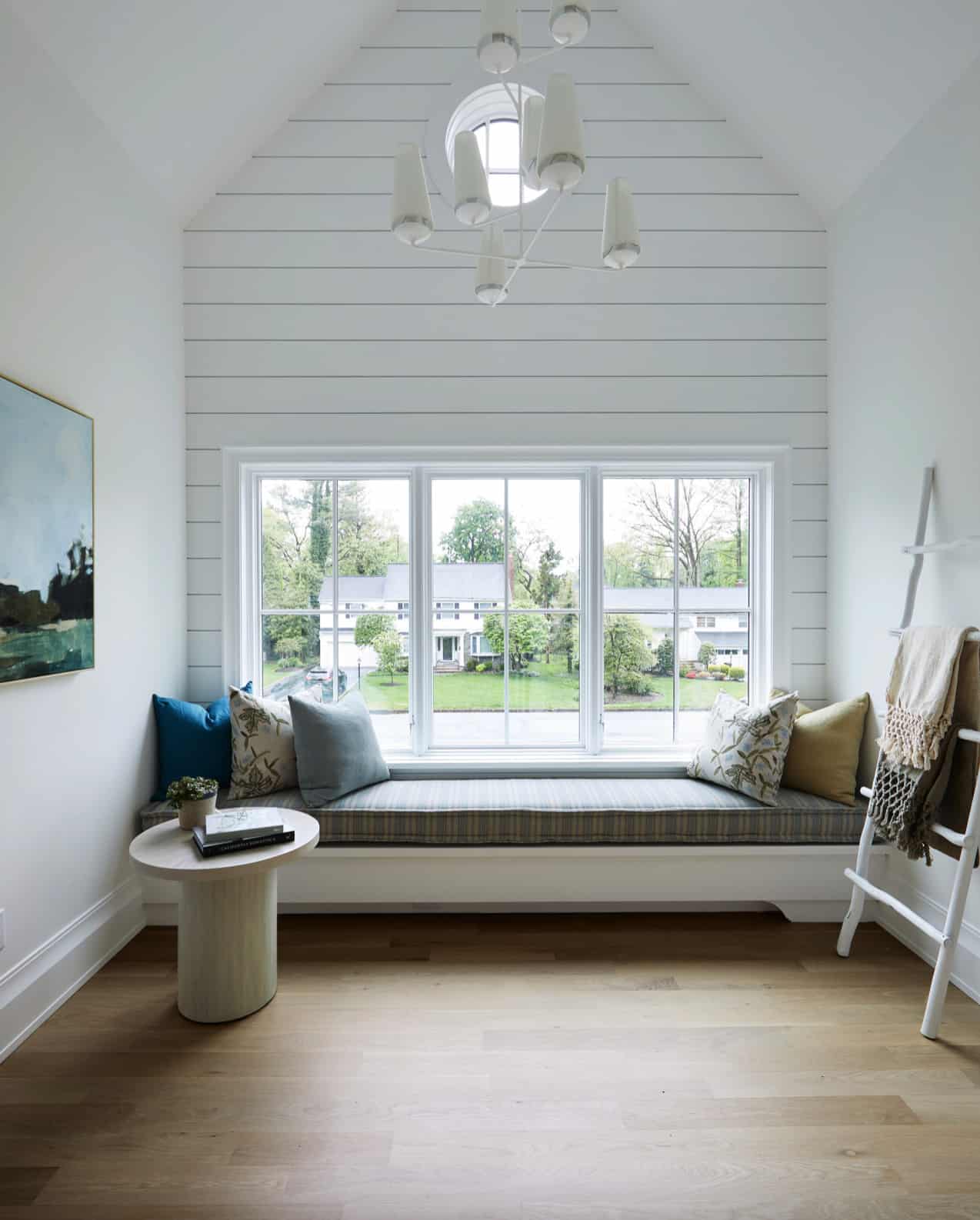 modern-farmhouse-hall-window-seat