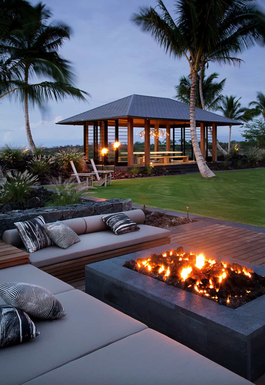 tropical-patio-with-a-fire-pit