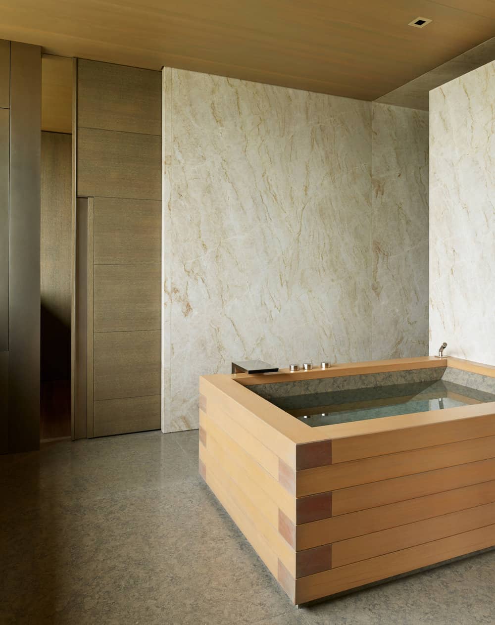 modern-bathroom-with-japanese-soaking-tub