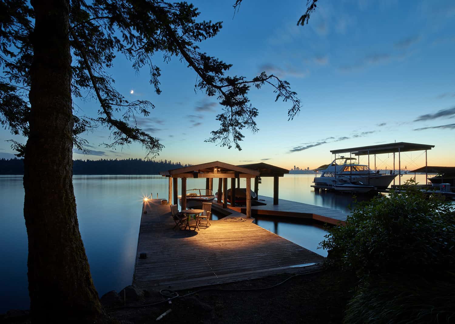 modern-lake-house-boat-dock-dusk