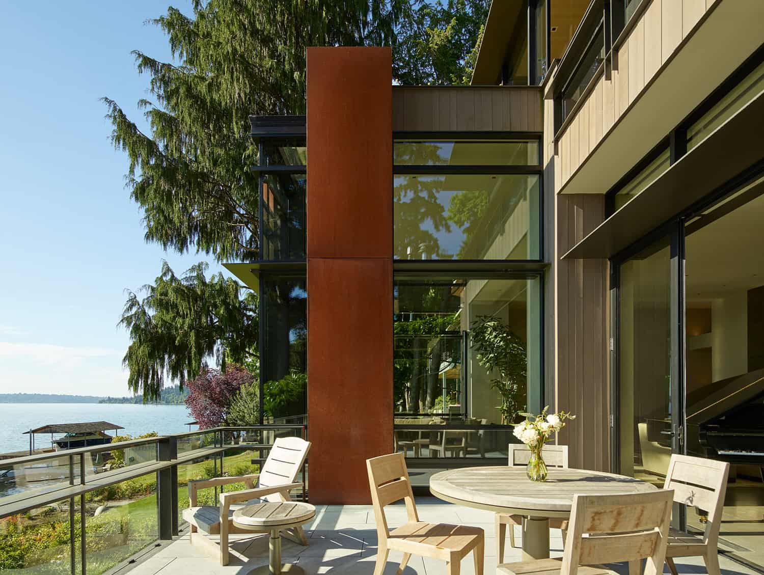modern-lake-house-patio