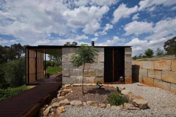 featured posts image for Check out the most amazing concrete house in Australia: Sawmill House