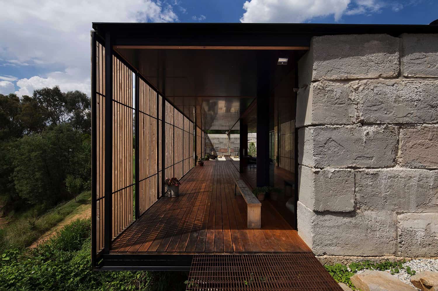 modern-concrete-house-deck