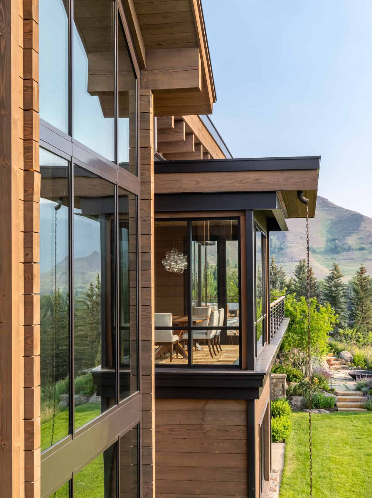 mountain-modern-house-exterior