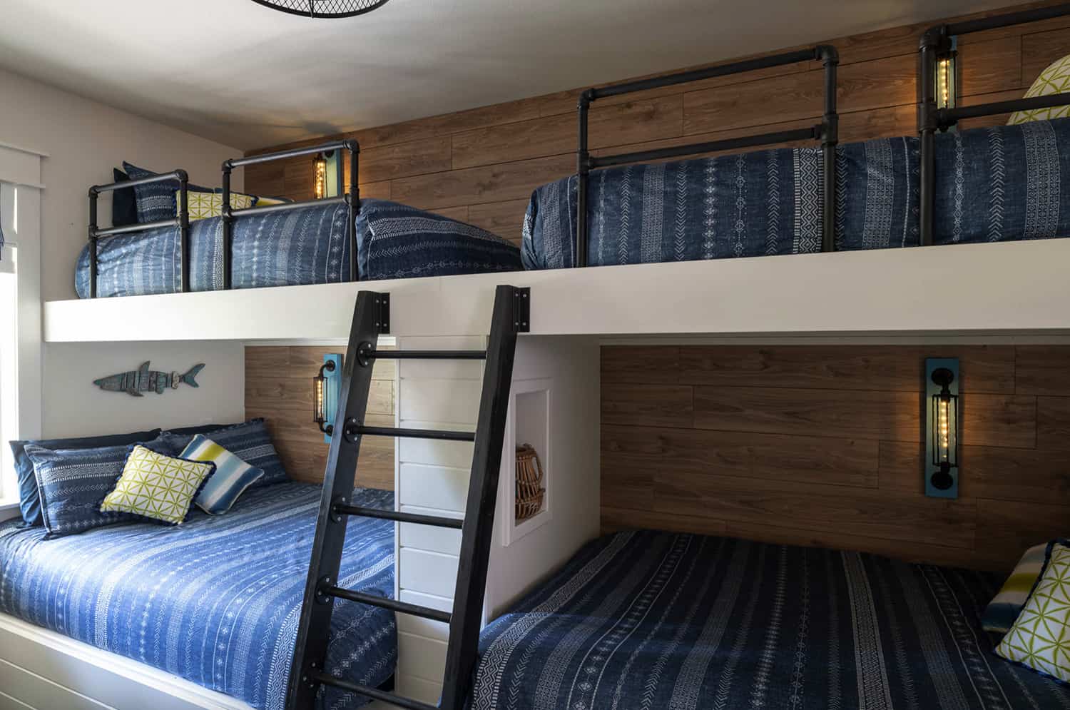 beach-style-kids-bunk-bedroom