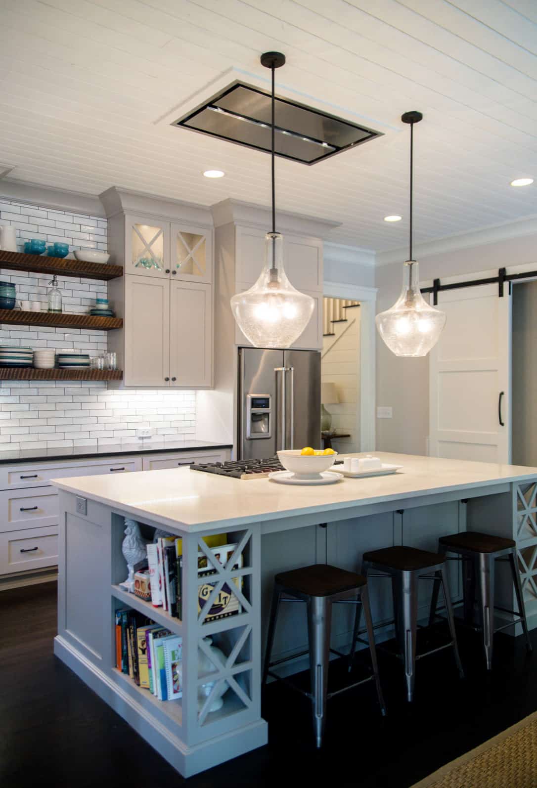 modern-craftsman-house-with-a-farmhouse-kitchen-and-blue-and-white-cabinetry
