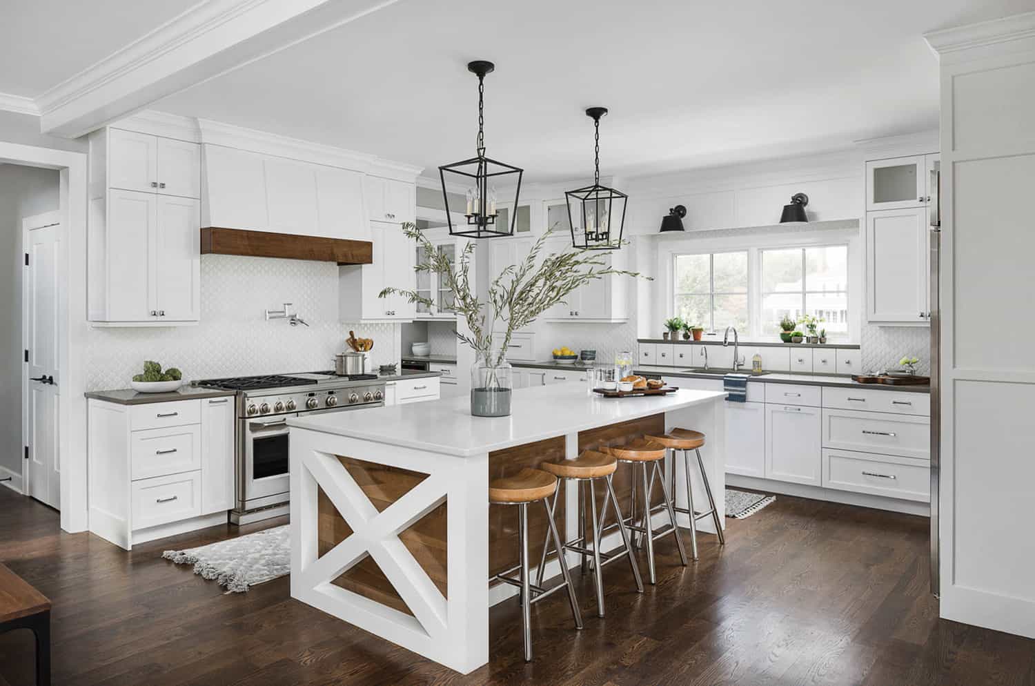 farmhouse-style-kitchen-with-large-pendant-lights