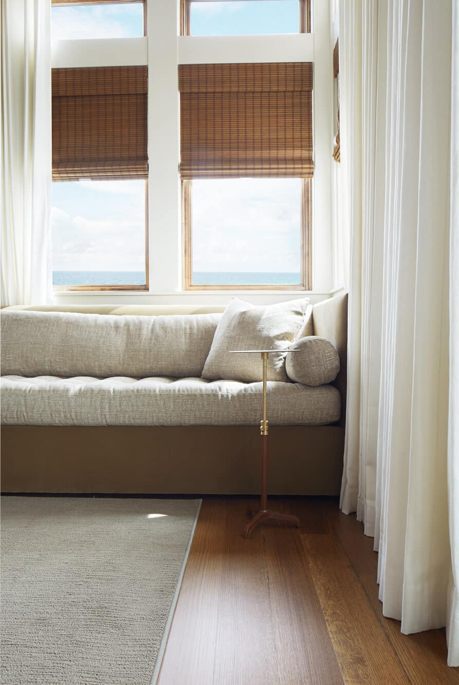 contemporary-living-room-window-seat