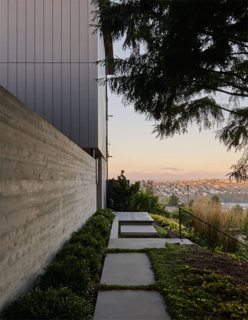 contemporary-hillside-home-exterior-at-dusk