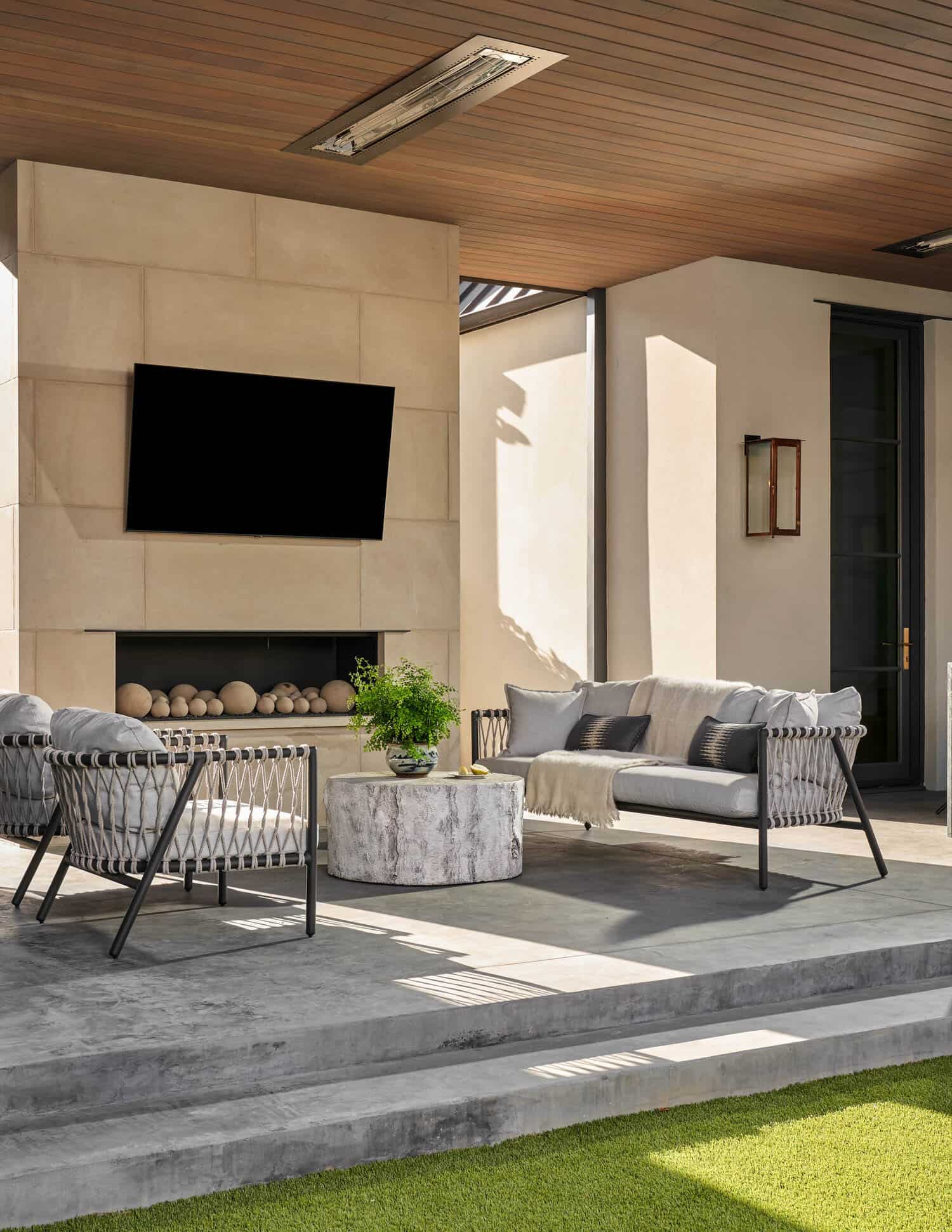 contemporary-covered-patio