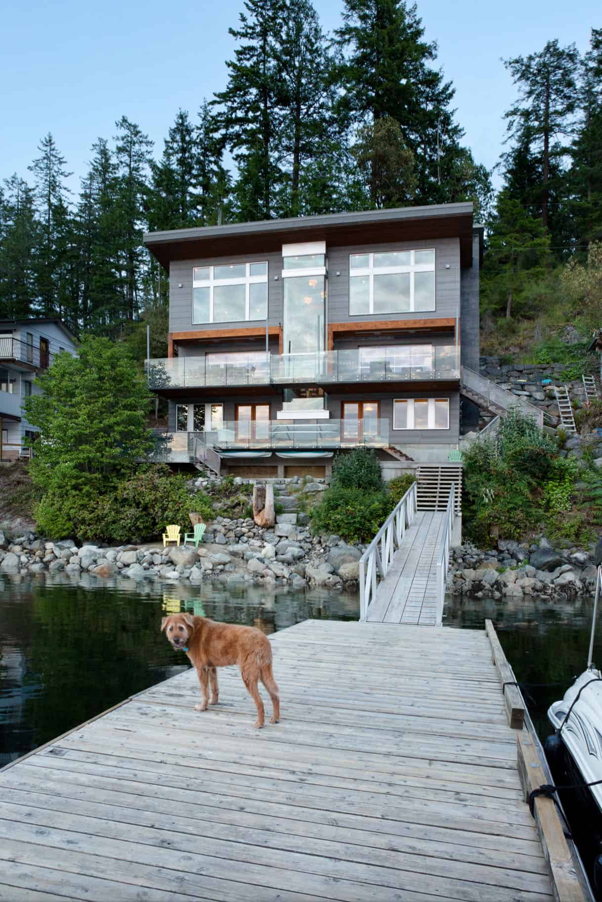 modern-waterfront-home-exterior-with-a-dock