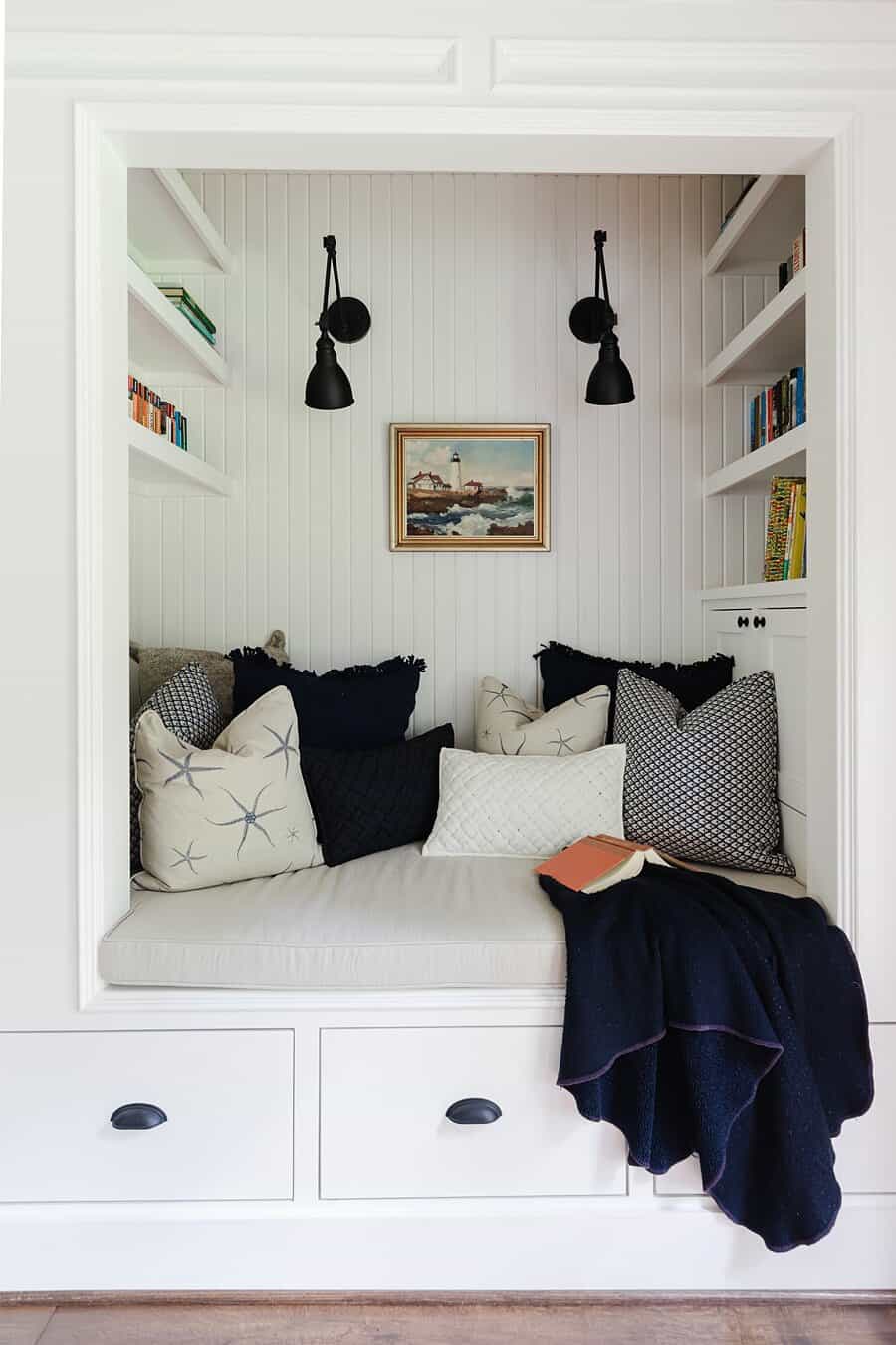cozy-book-nook-with-a-nautical-vibe